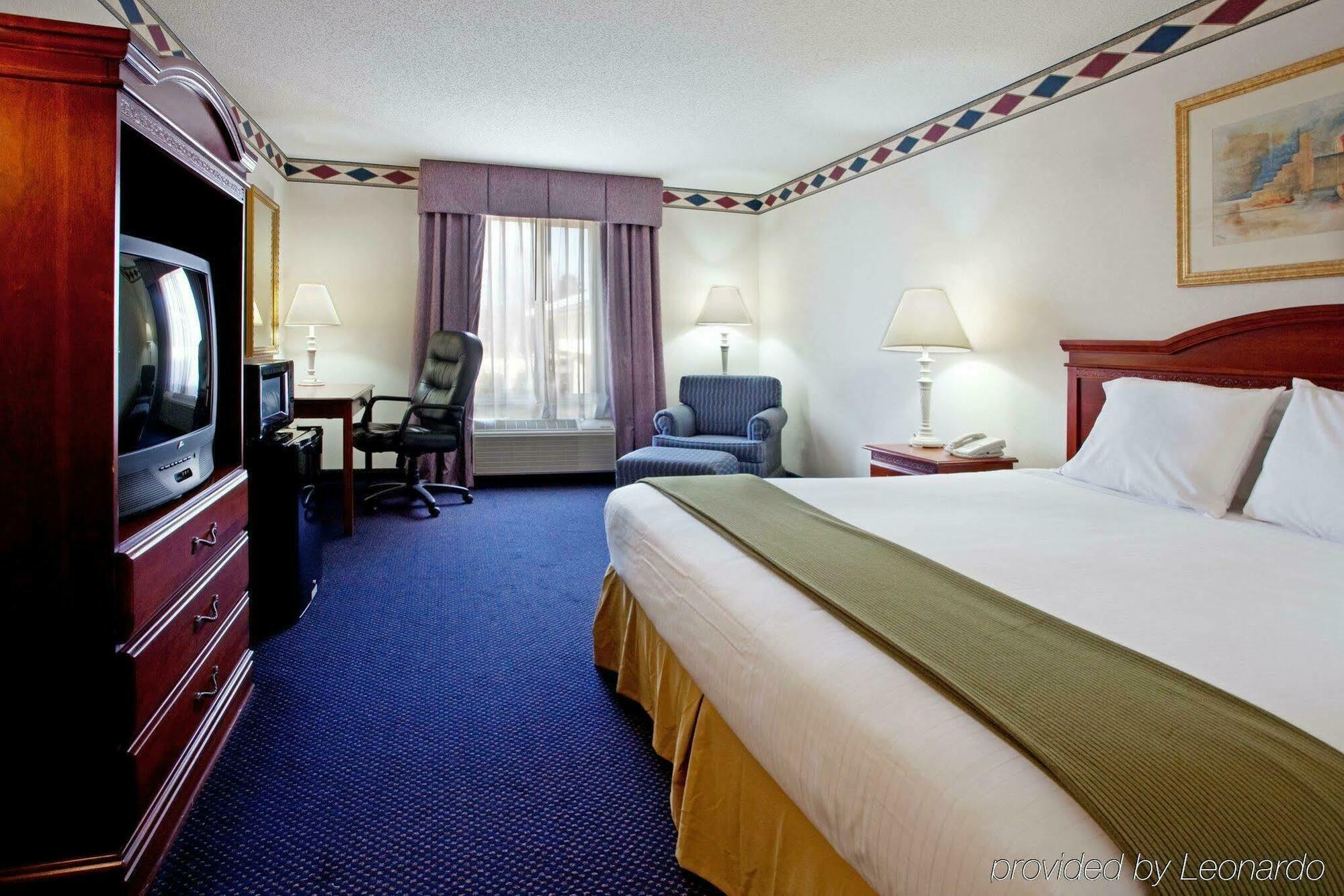 Holiday Inn Express Hotel & Suites Mebane By Ihg Εξωτερικό φωτογραφία