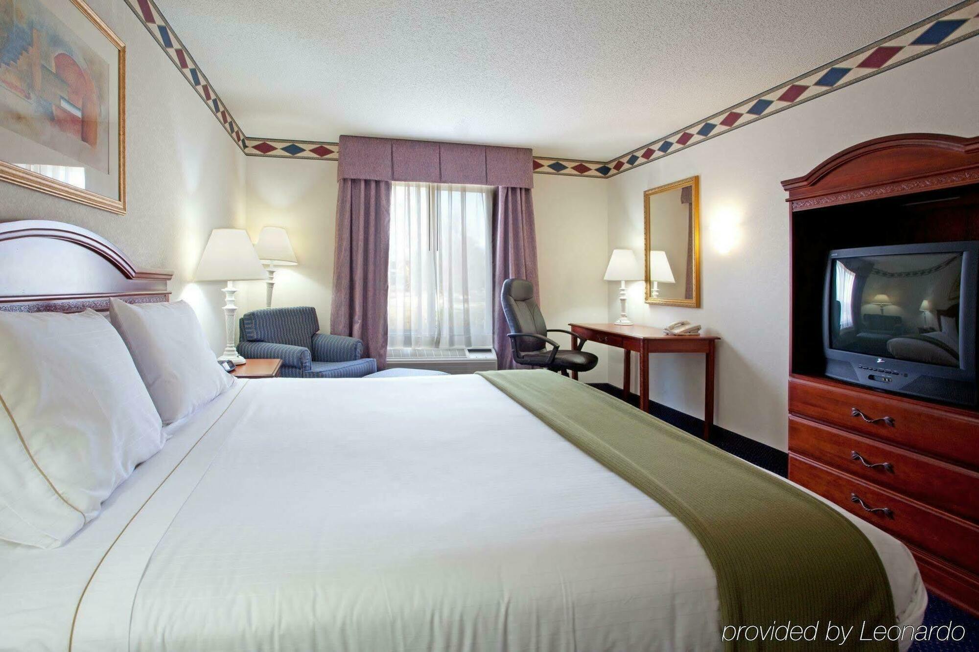 Holiday Inn Express Hotel & Suites Mebane By Ihg Εξωτερικό φωτογραφία