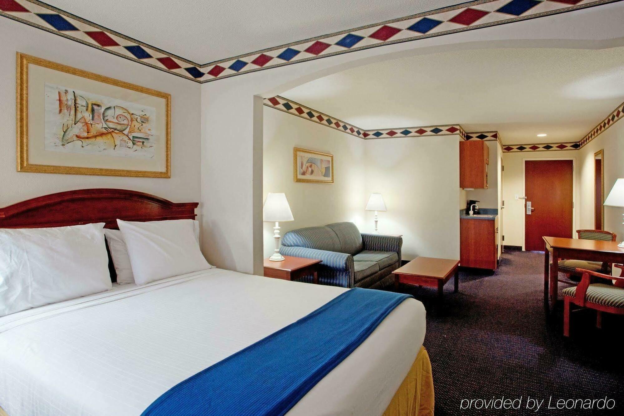 Holiday Inn Express Hotel & Suites Mebane By Ihg Εξωτερικό φωτογραφία