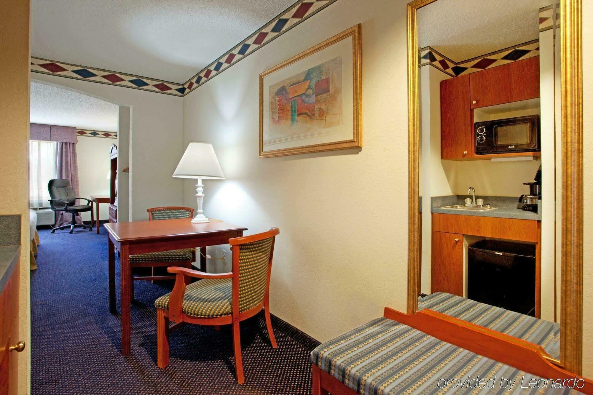 Holiday Inn Express Hotel & Suites Mebane By Ihg Εξωτερικό φωτογραφία