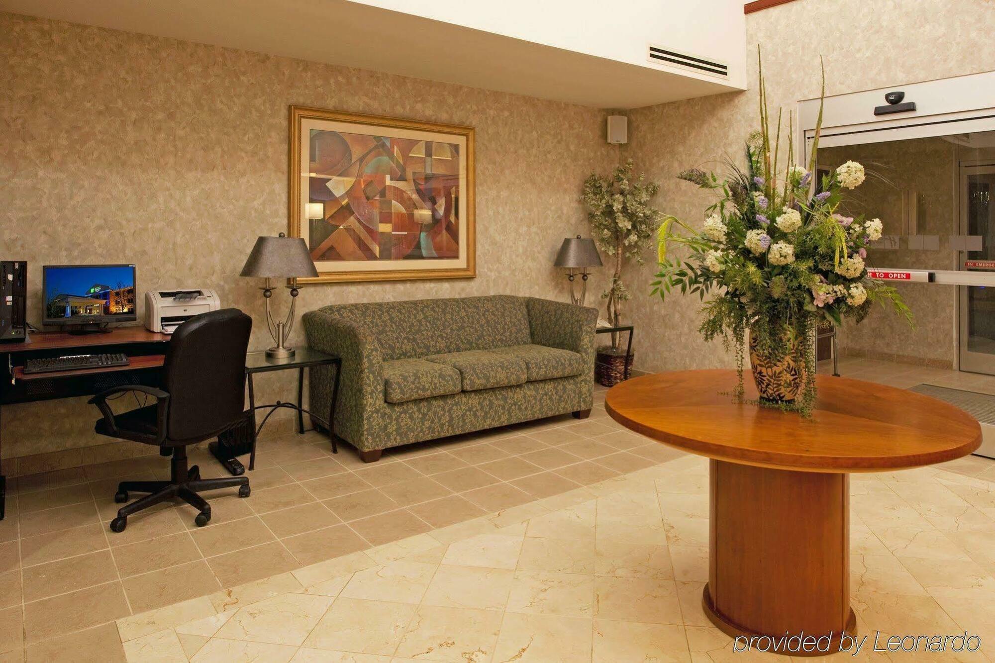 Holiday Inn Express Hotel & Suites Mebane By Ihg Εξωτερικό φωτογραφία